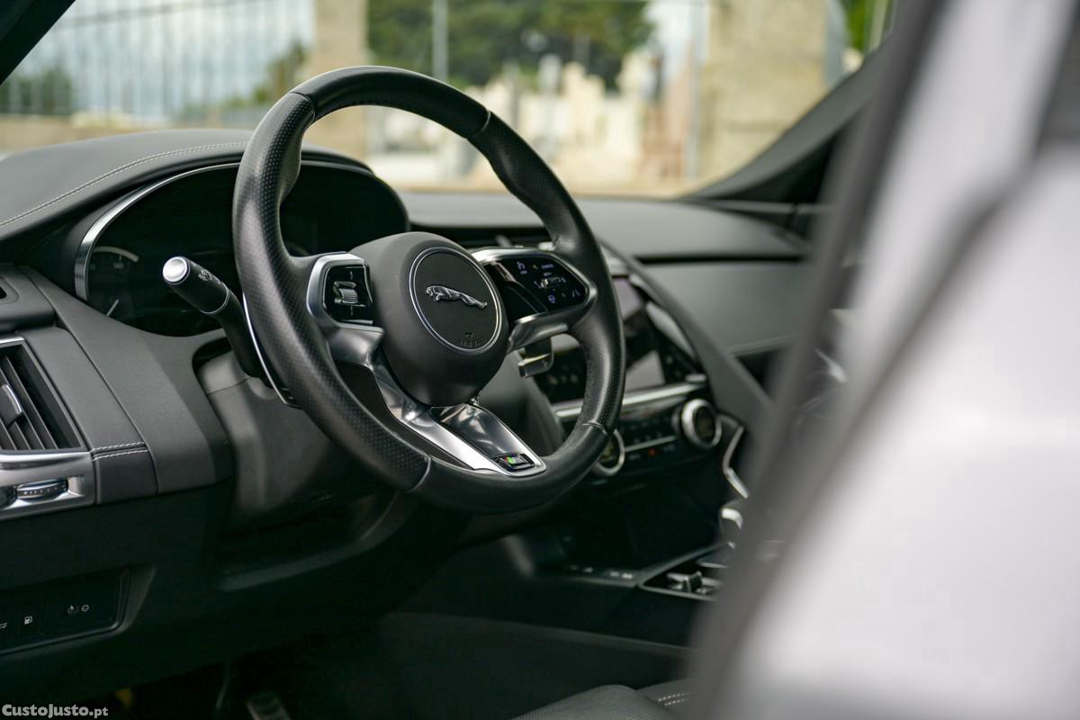Jaguar E-Pace 1.5 P300e R-Dynamic SE AWD Aut. — fotografia 12
