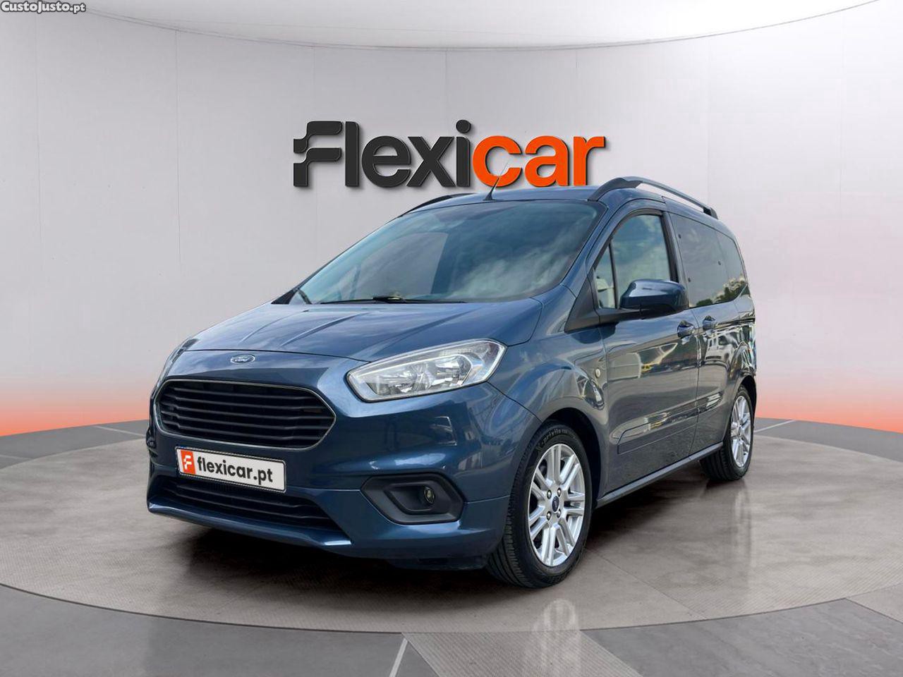 Ford Tourneo 1.0 EcoBoost Titanium — fotografia 16