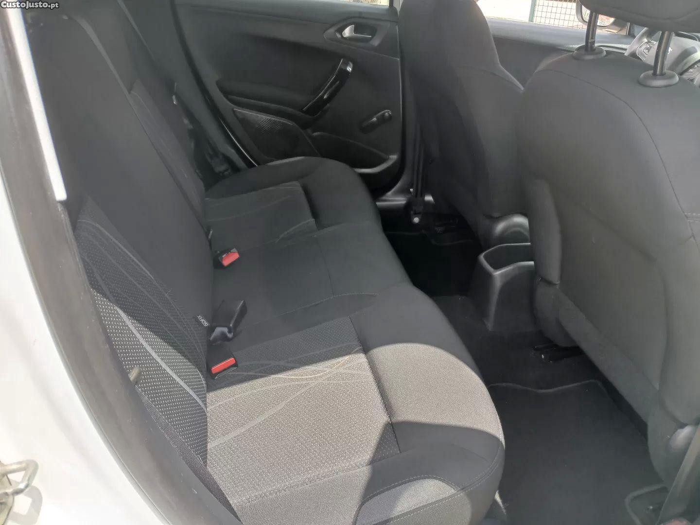 Peugeot 208 1.2 puretech active — fotografia 6
