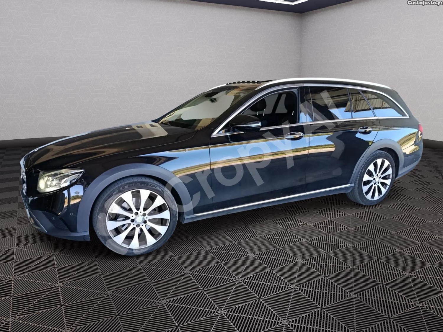 Mercedes-Benz E 220 4 matic — fotografia 7