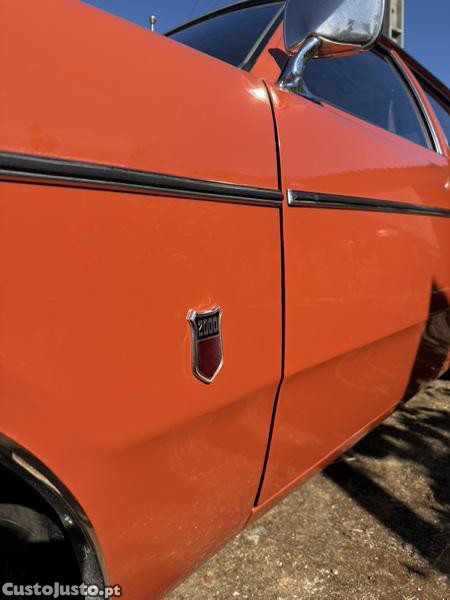 Ford Cortina 2.0 GXL — photo 4
