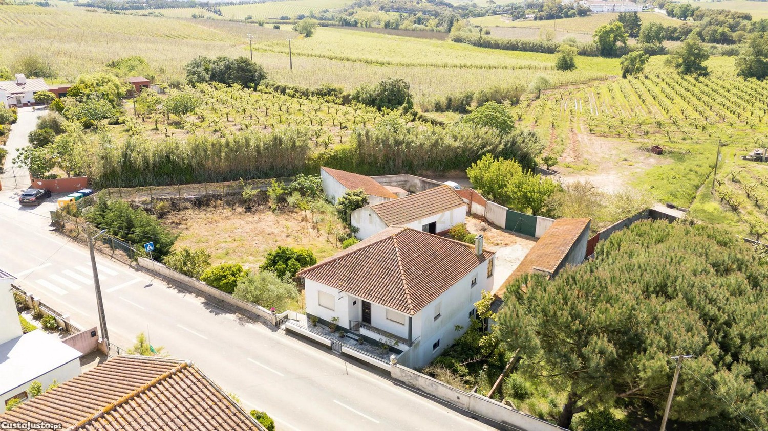 Moradia com Terreno e Anexos no Sobral do Parelhão   Bombarral
