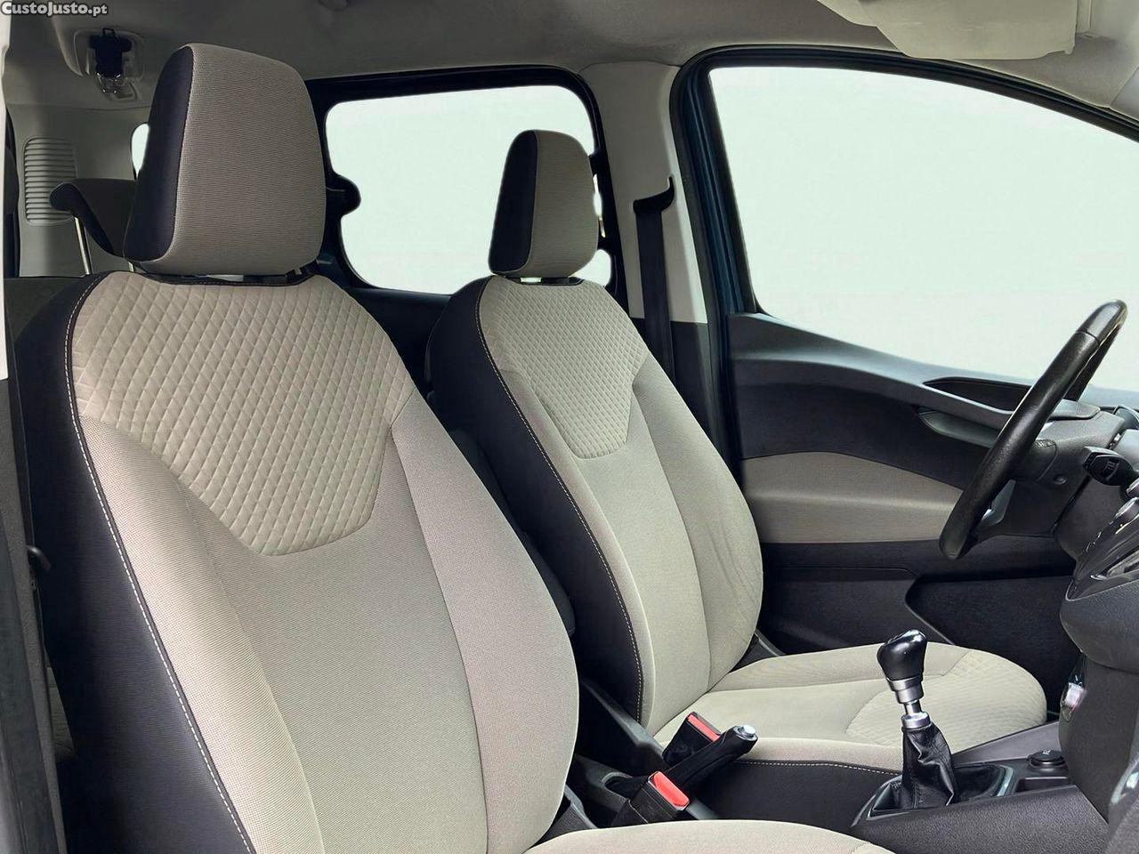 Ford Tourneo 1.0 EcoBoost Titanium — fotografia 4