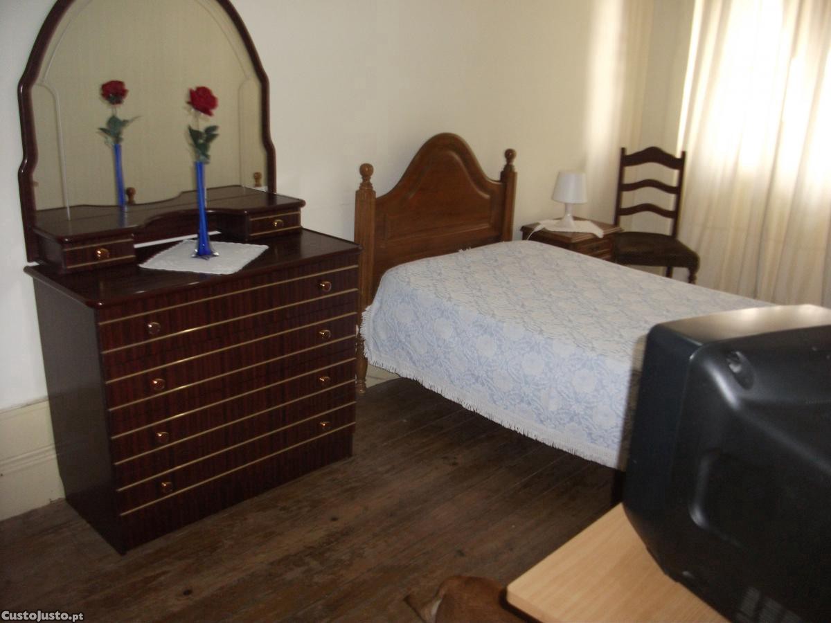 quarto individual para 1 ou 2 Meninas/senhoras centro do Porto