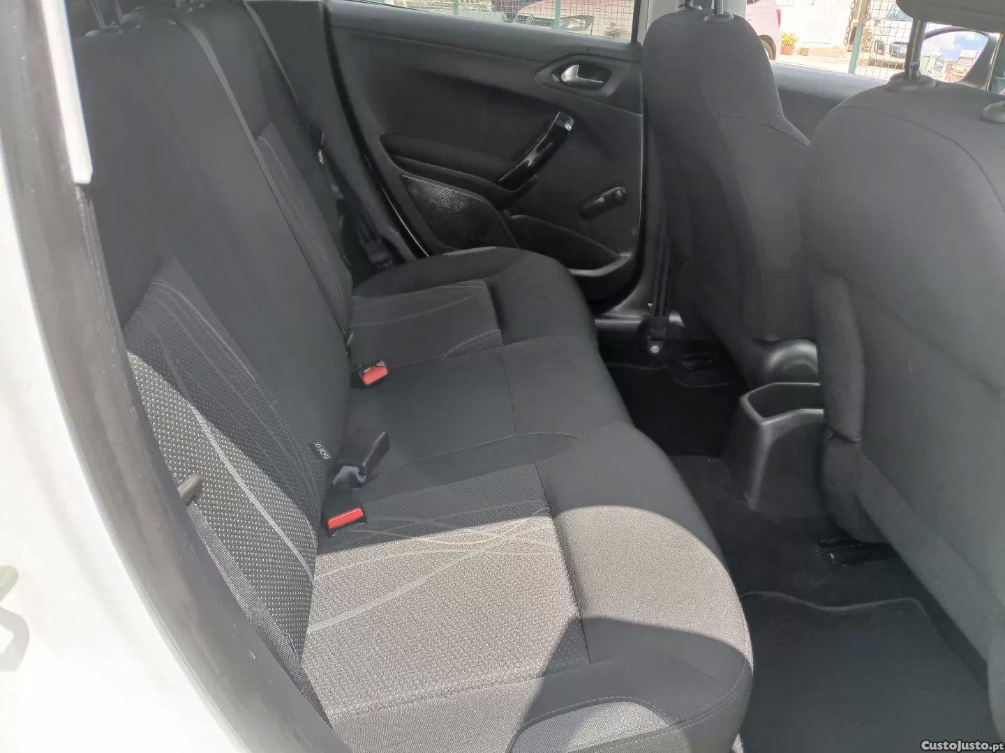 Peugeot 208 1.2 puretech active — fotografia 7