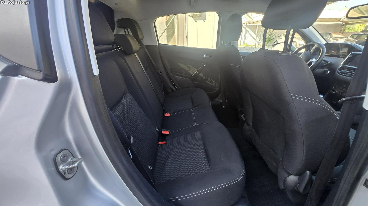Peugeot 208 1.6HDI Style — fotografia 3