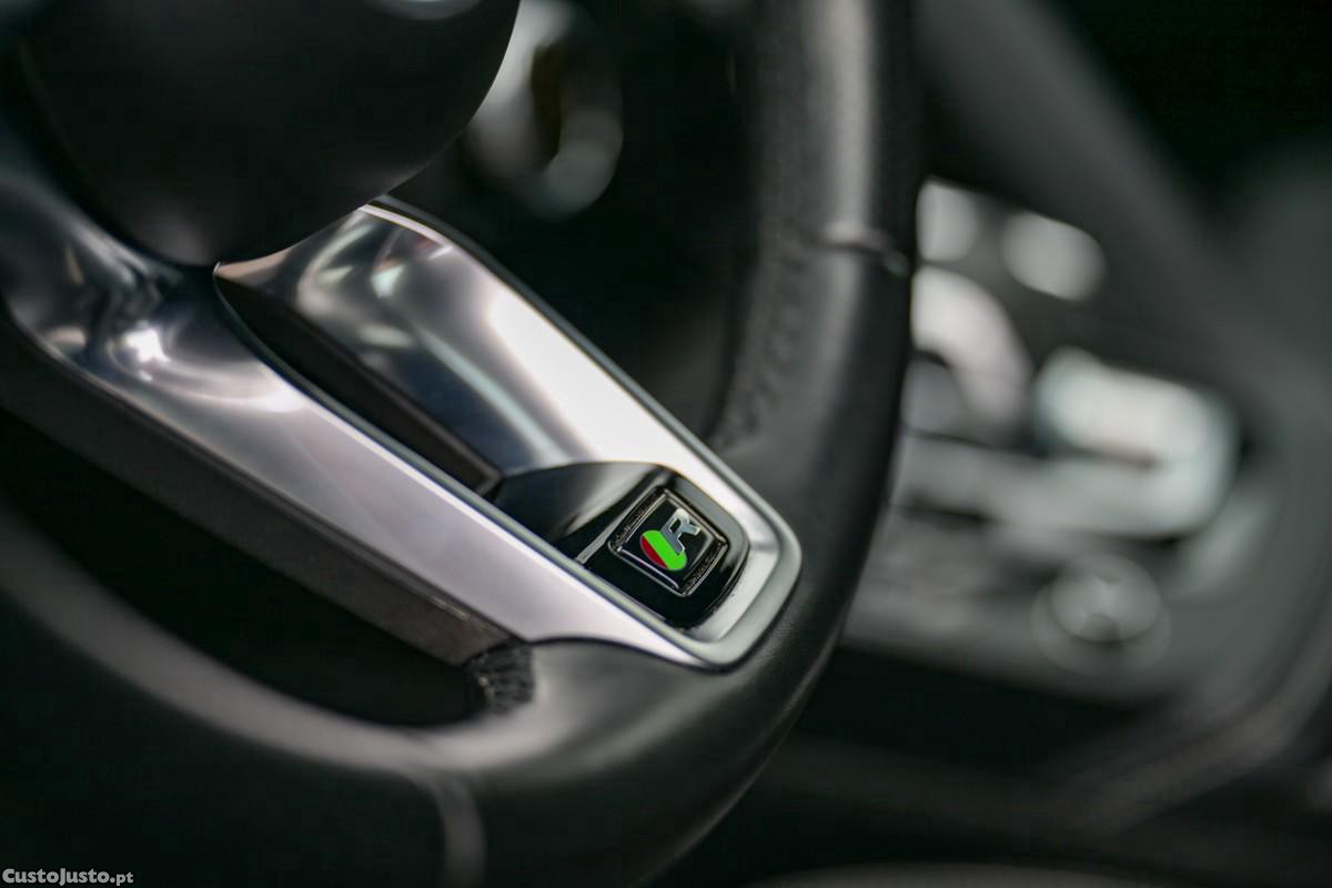Jaguar E-Pace 1.5 P300e R-Dynamic SE AWD Aut. — fotografia 8