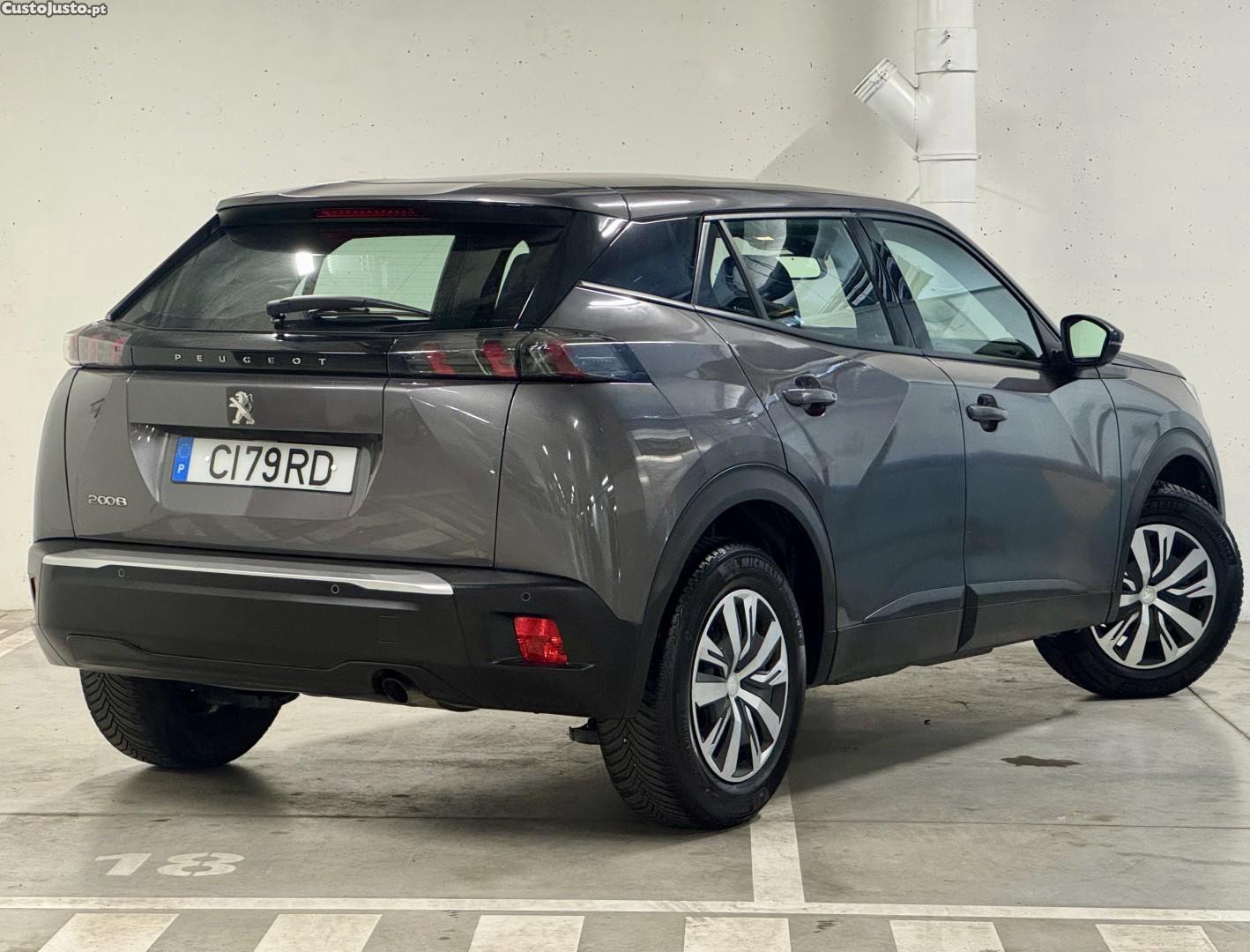 Peugeot 2008 1.2 PureTech Active Pack — fotografia 16