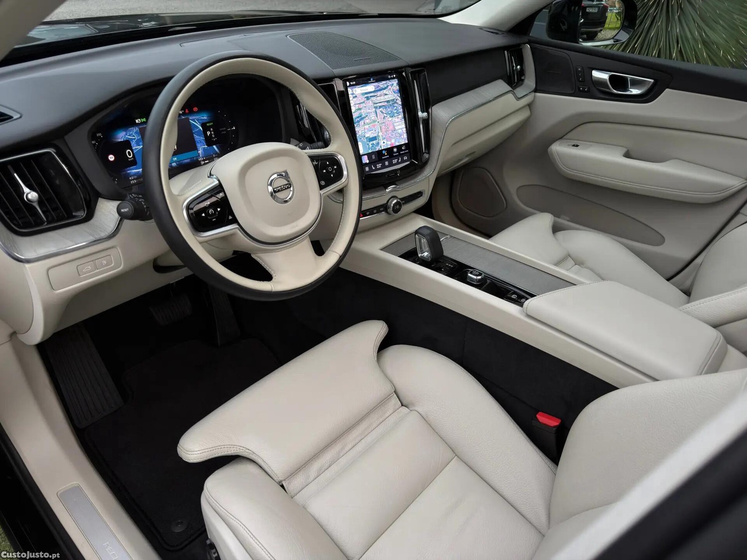 Volvo XC60 2.0 T6 PHEV Plus Dark AWD — photo 3