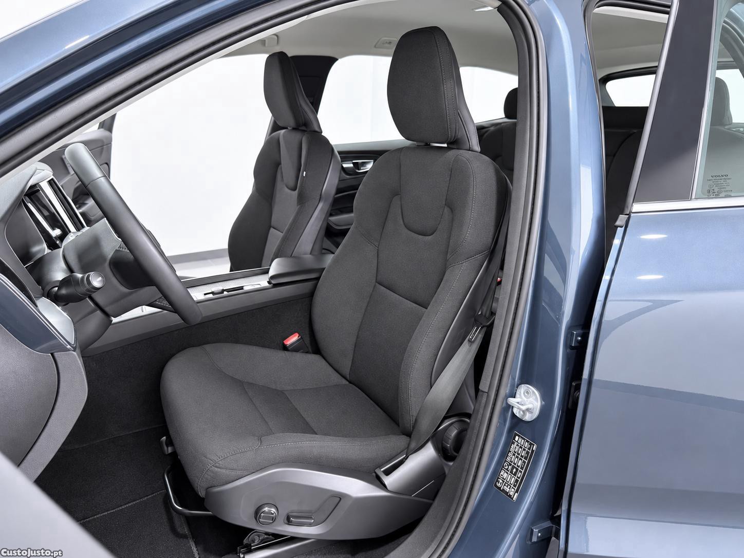 Volvo XC 60 2.0 B4 MOMENTUM 197 CV - NACIONAL - 112997 KM — fotografia 12