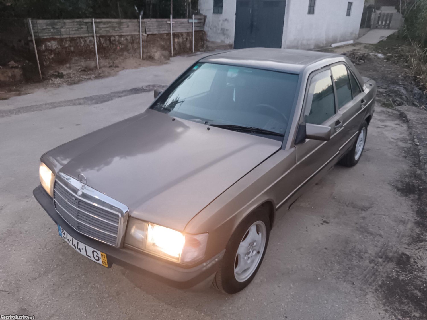Mercedes-Benz 190 2.5 — photo 4