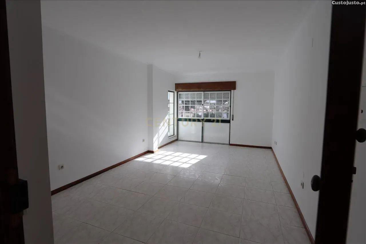 Apartamento T2 com Varanda, na Quinta do Conde