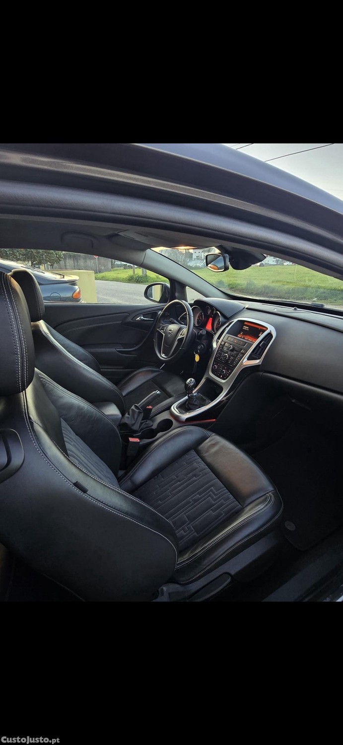 Opel Astra GTC — fotografia 3