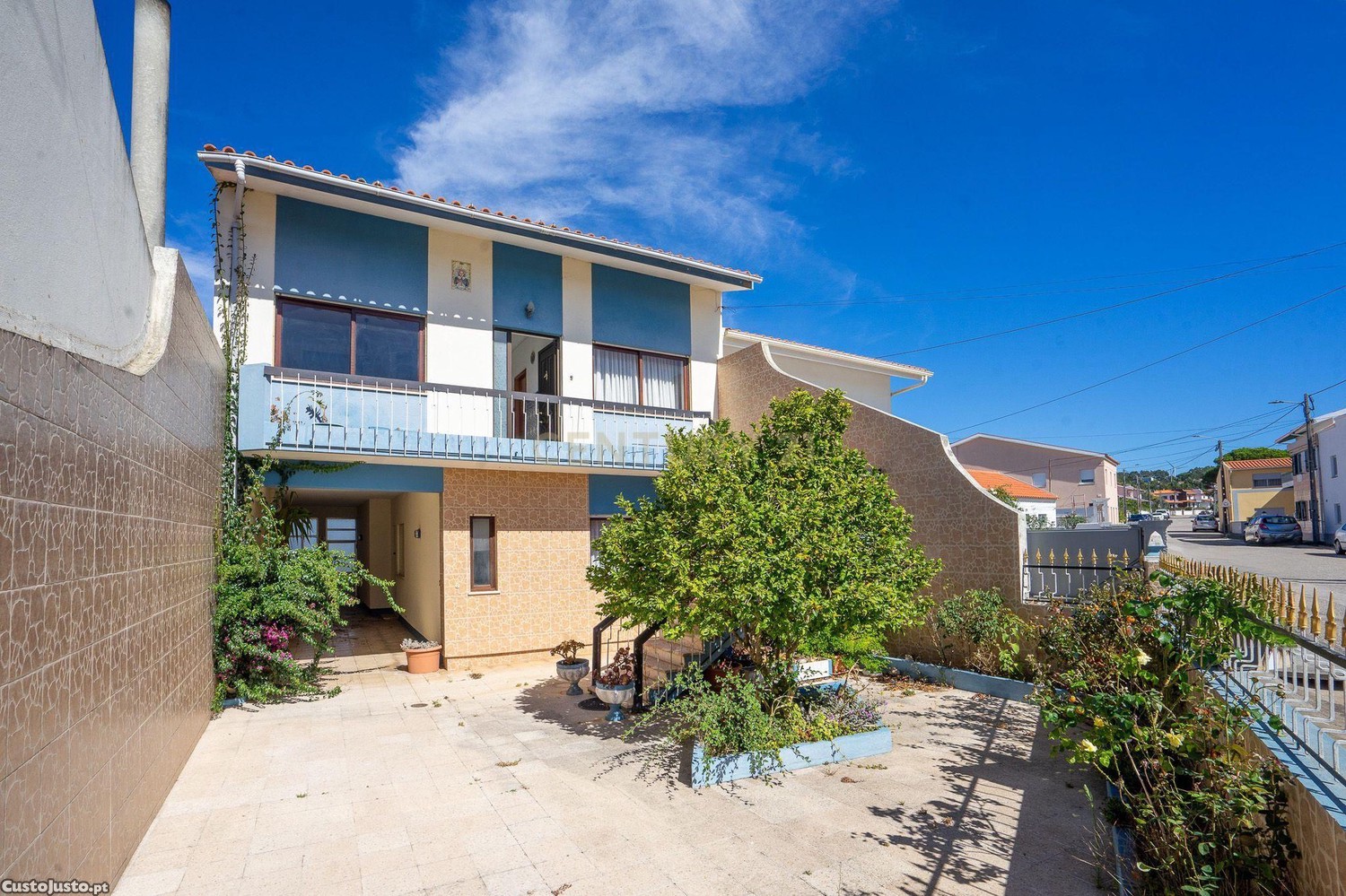 Moradia T4+4, com anexos e com terreno, na Senhora da Encarnação, Figueira da Foz.