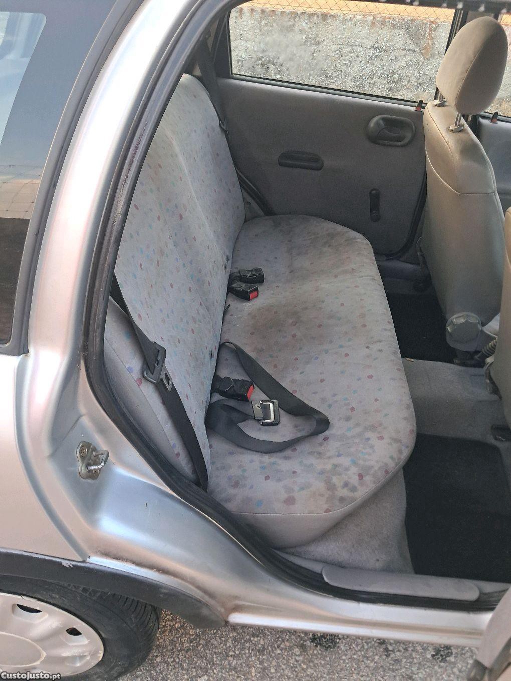 Opel Corsa 1.0 — fotografia 4