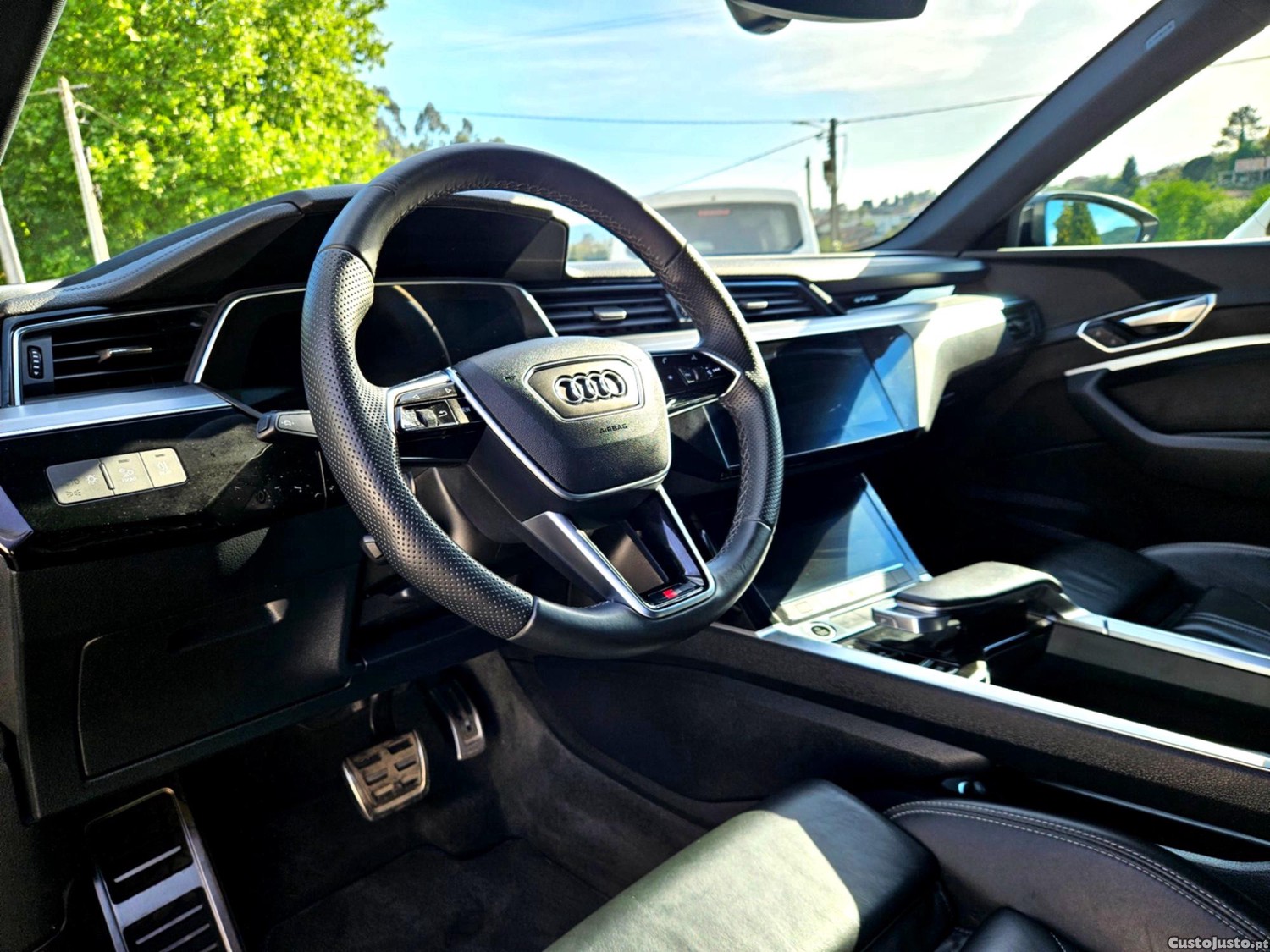 Audi Q8 Sportback 50 E-Tron — fotografia 3