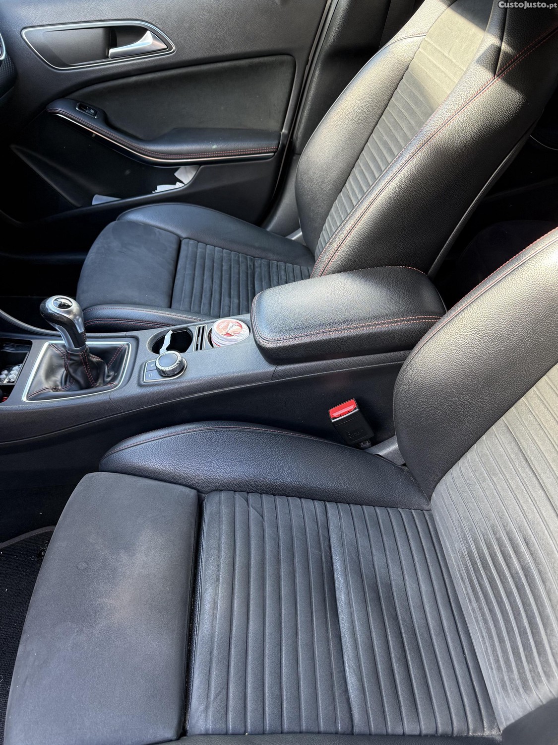Mercedes-Benz A 200 AMG LINE — fotografia 5