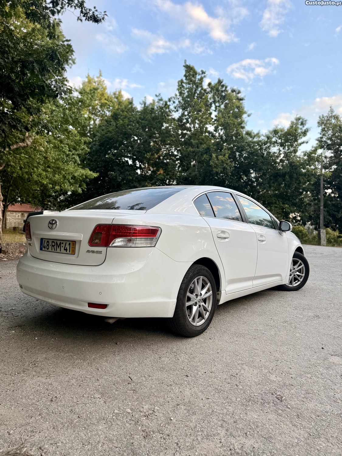Toyota Avensis 2.0D4D — fotografia 9