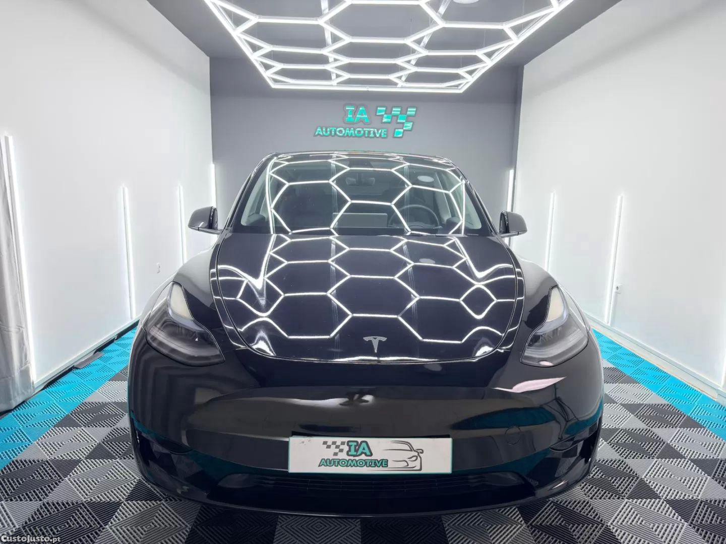 Tesla Model Y Standard range plus — fotografia 23