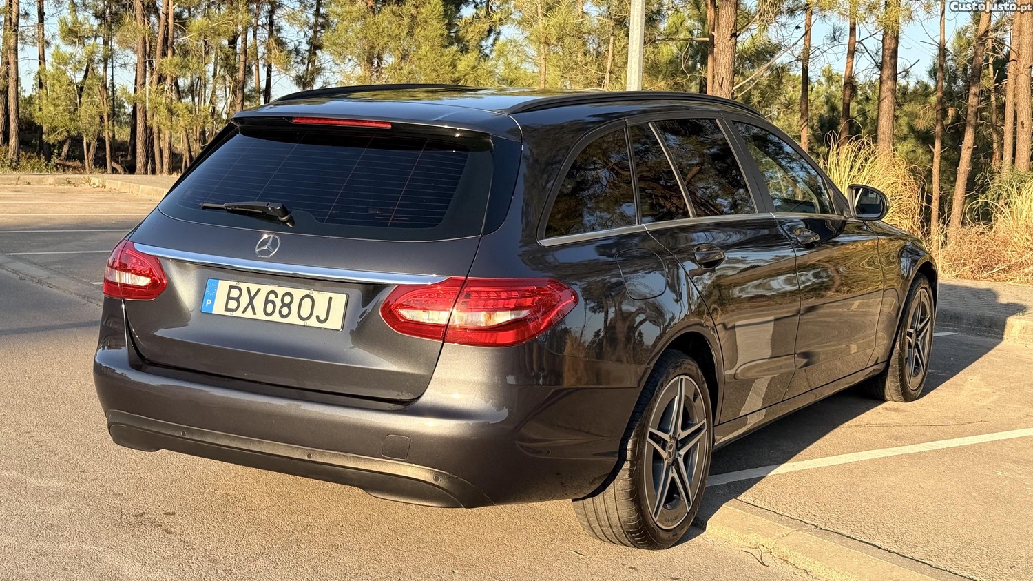 Mercedes-Benz C 180 D Caixa Automática — fotografia 4