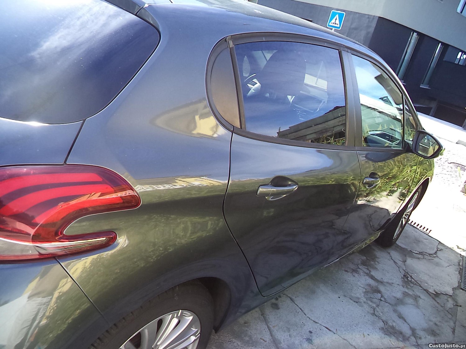 Peugeot 208 1.0 -5p-28000 km  como  novo — photo 4
