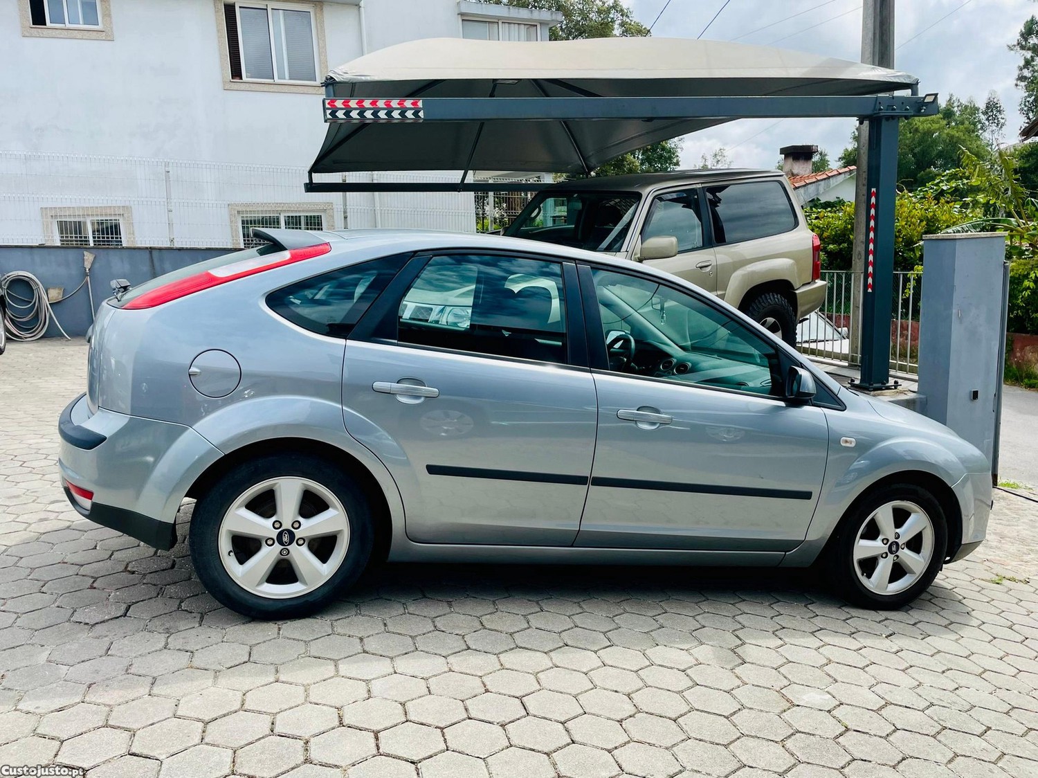 Ford Focus 1.4 16V Trend — fotografia 12
