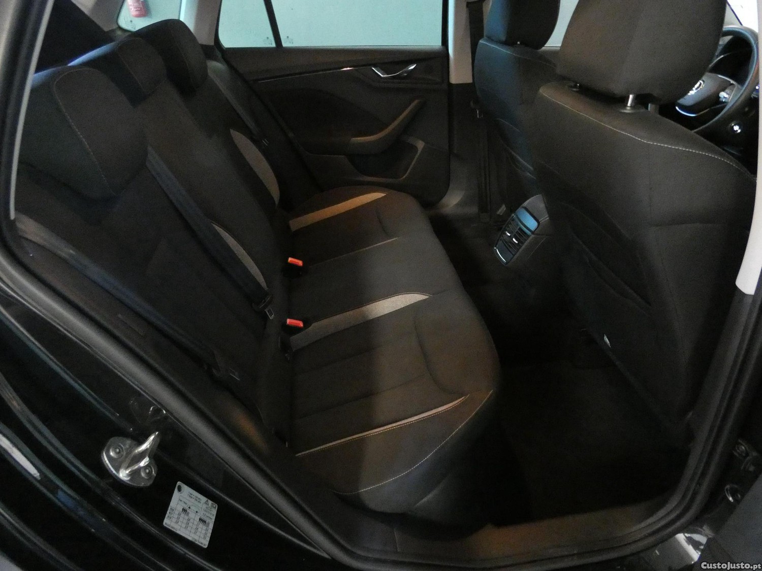 Skoda Kamiq 1.0 TSI Selection DSG — fotografia 10