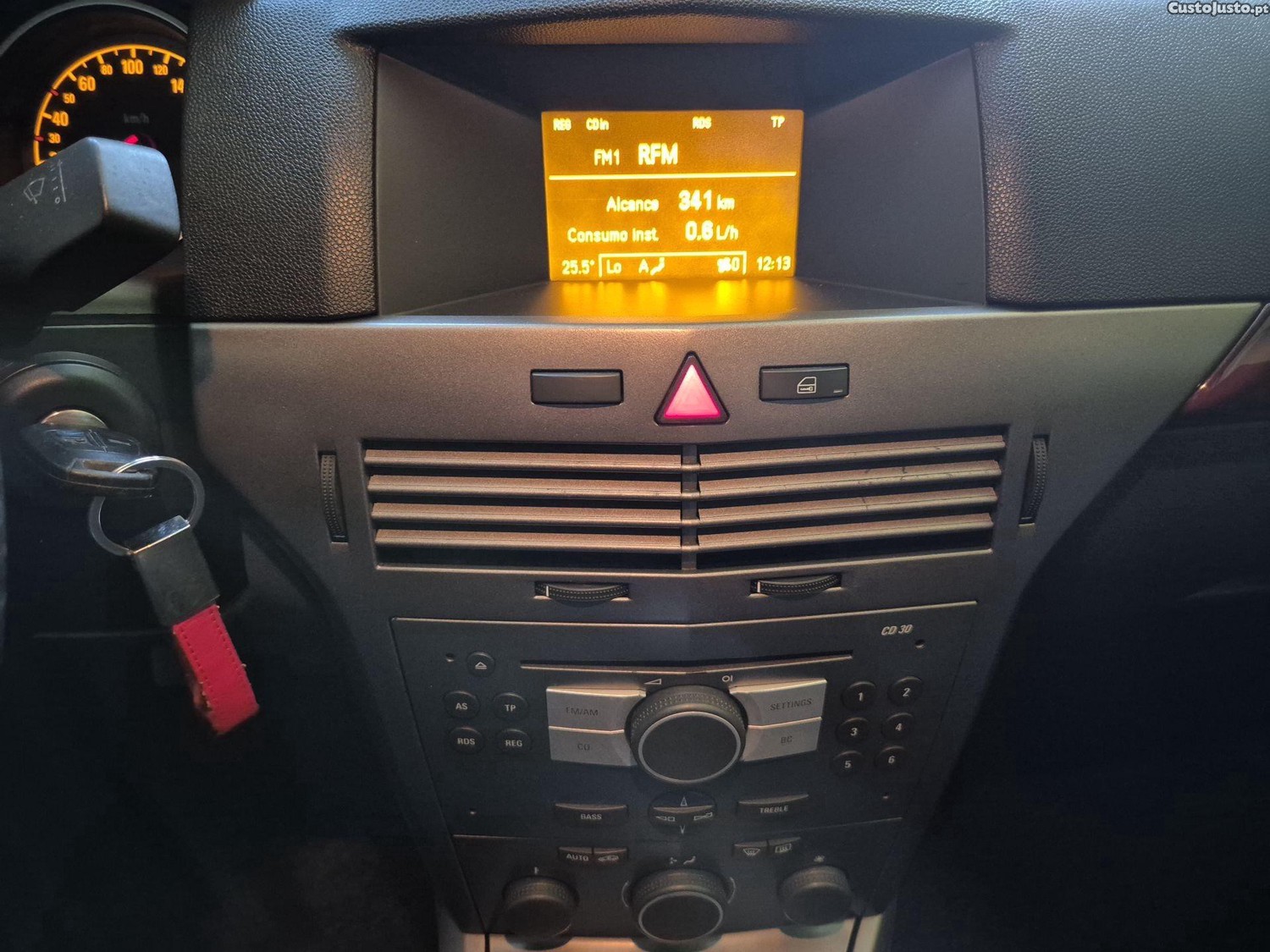 Opel Astra 1.7 CDTI — fotografia 5