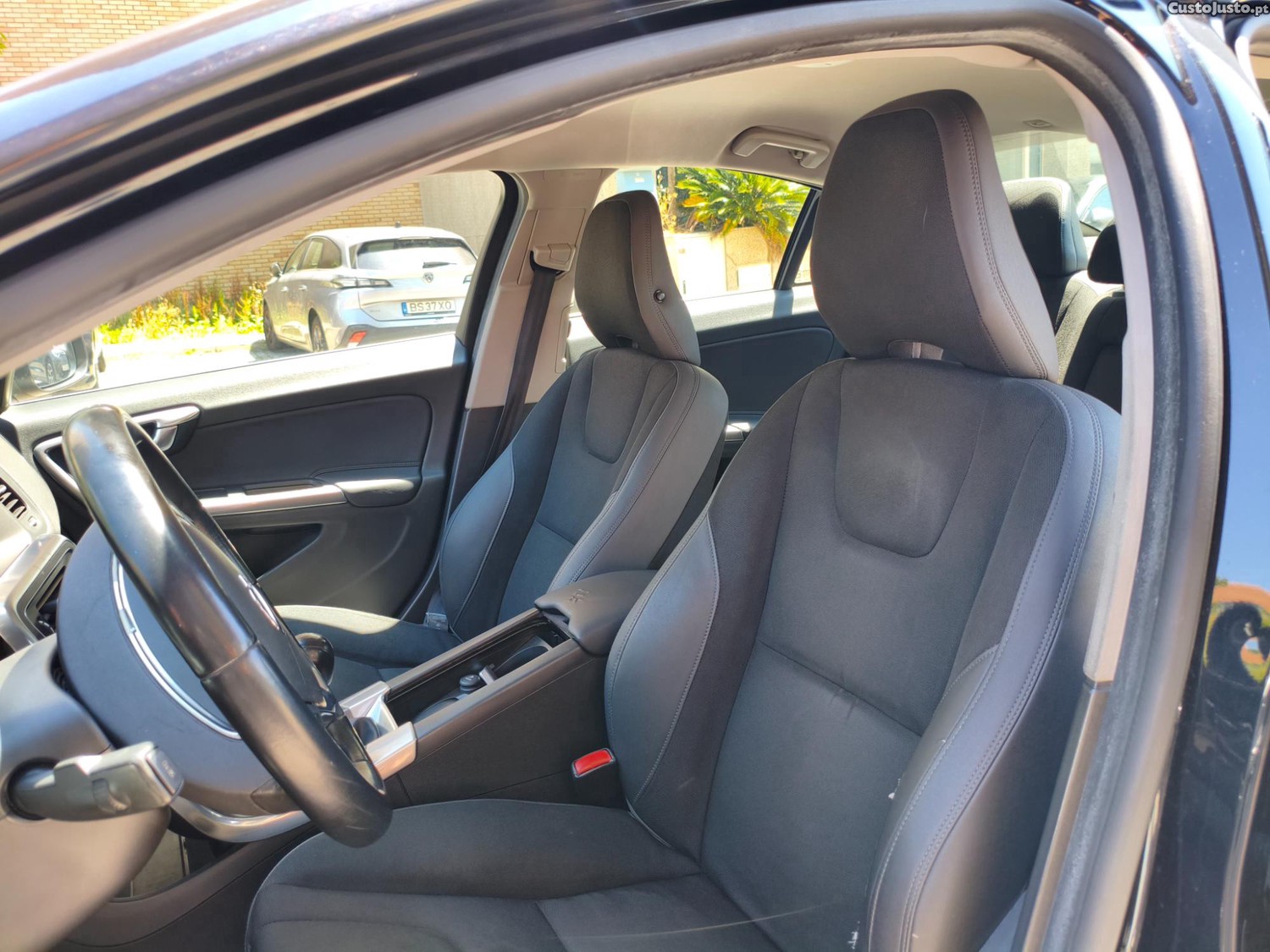 Volvo S60 D3 — fotografia 4