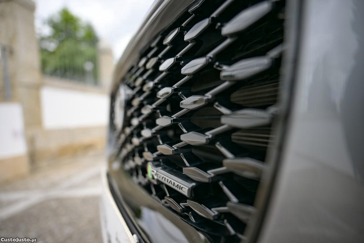 Jaguar E-Pace 1.5 P300e R-Dynamic SE AWD Aut. — fotografia 14