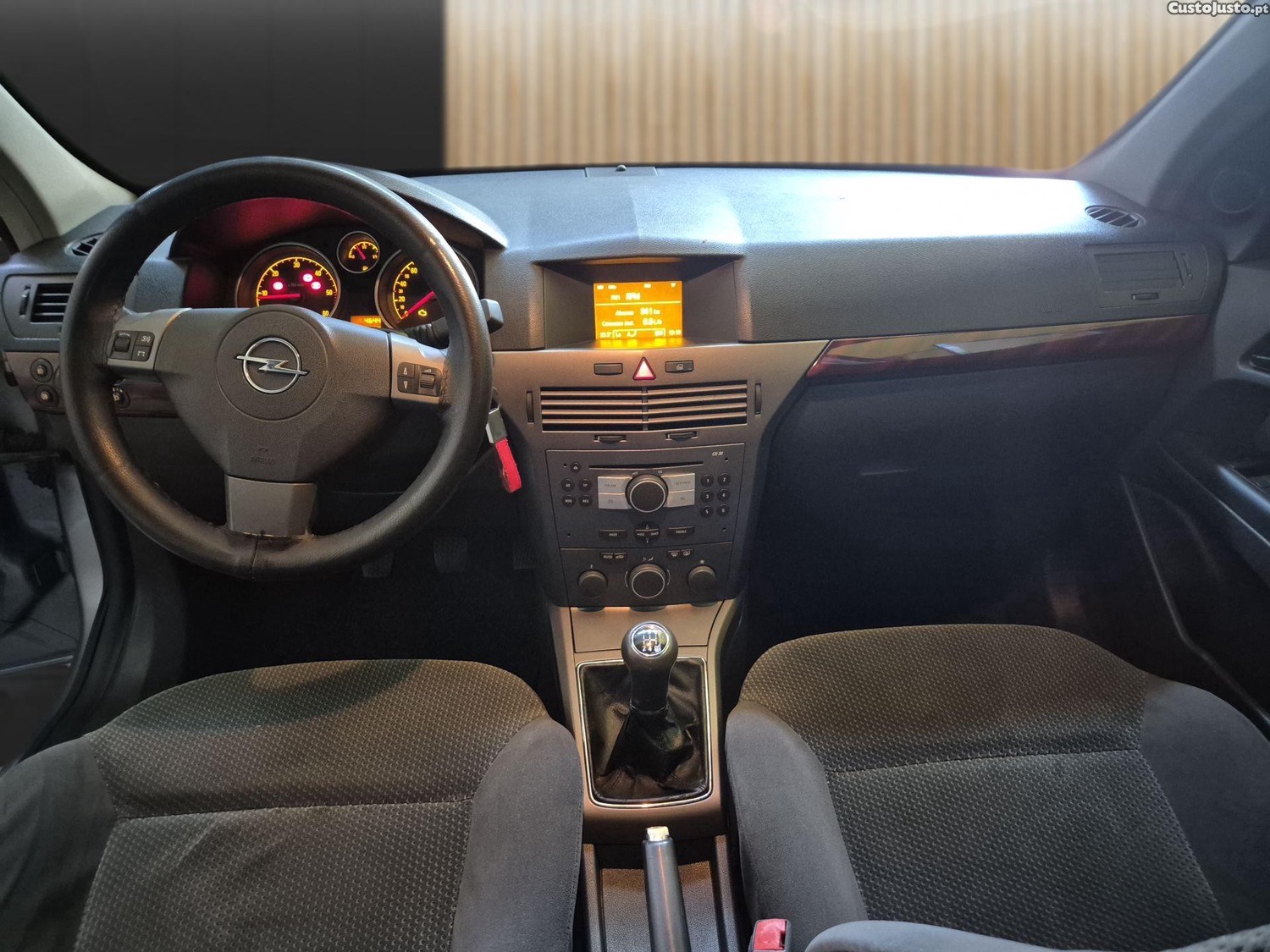 Opel Astra 1.7 CDTI — fotografia 4