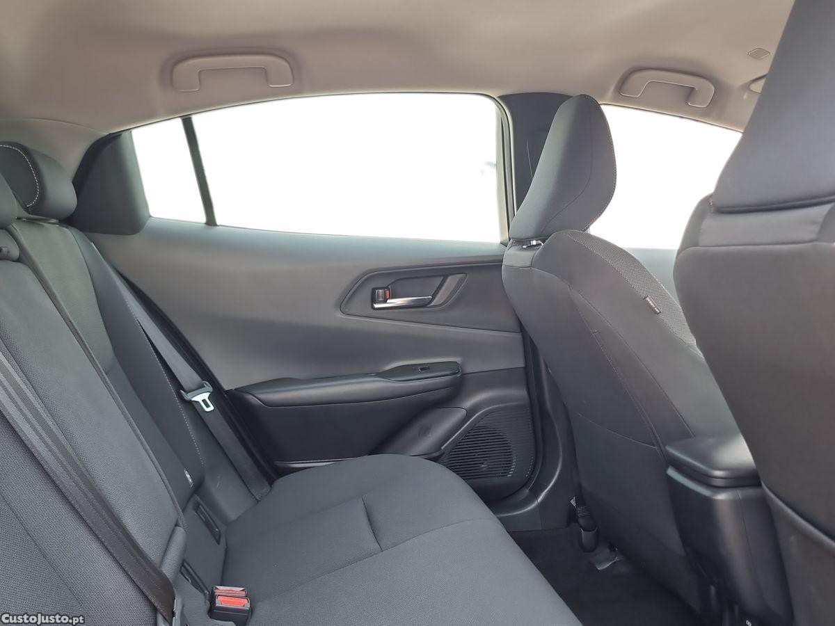 Toyota Prius 2.0 Plug-in Luxury — fotografia 9
