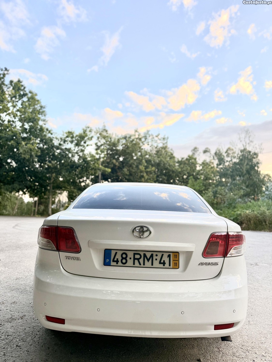 Toyota Avensis 2.0D4D — fotografia 8