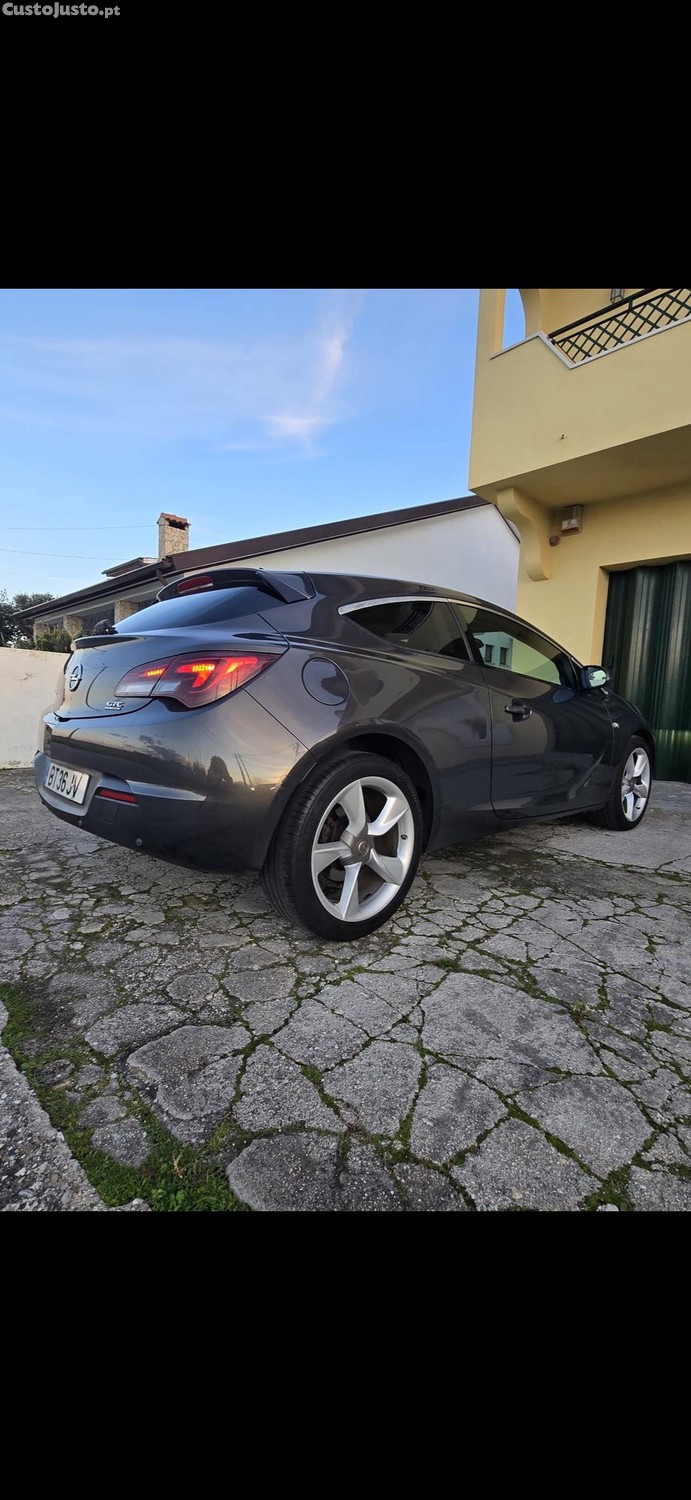 Opel Astra GTC — fotografia 7