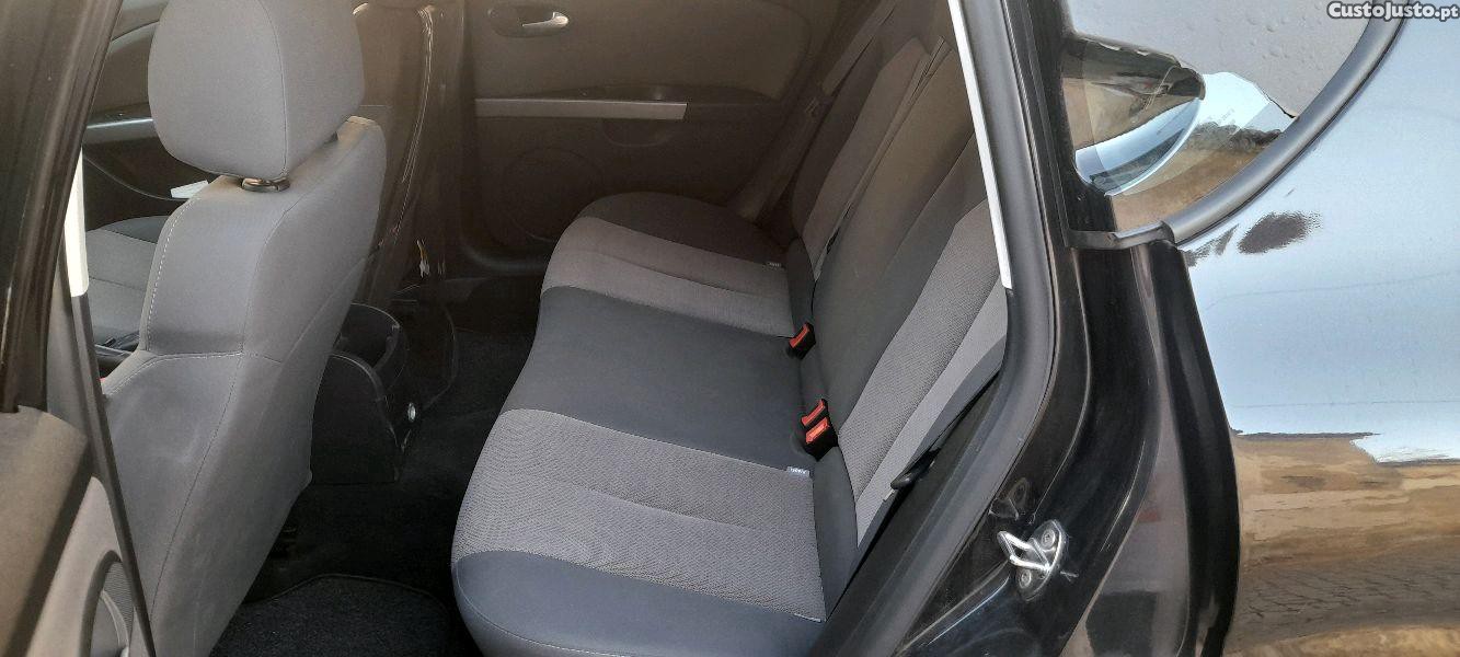 SEAT Leon . — fotografia 5