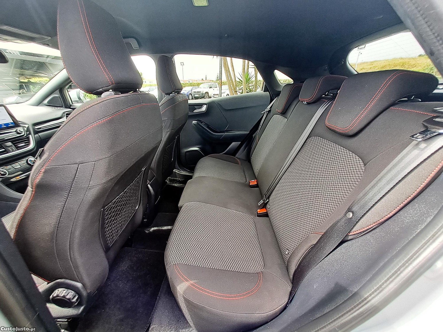 Ford Puma 1.0 ECOBOOST 125CV MHEV ST LINE DESIGN GASOLINA 2023 — fotografia 2