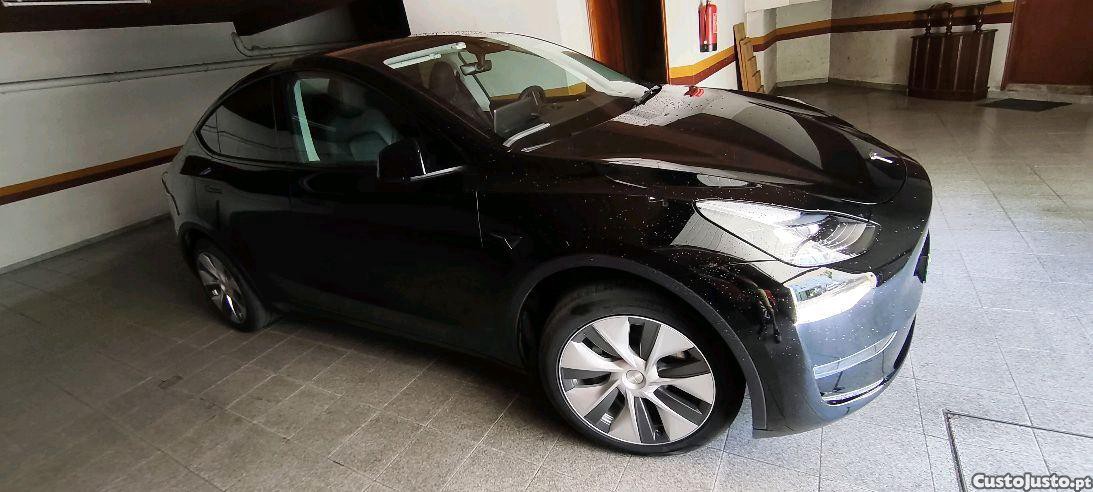Tesla Model Y Long range dual motor — fotografia 4