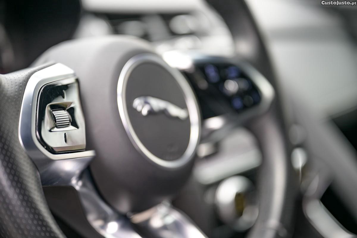 Jaguar E-Pace 1.5 P300e R-Dynamic SE AWD Aut. — fotografia 11