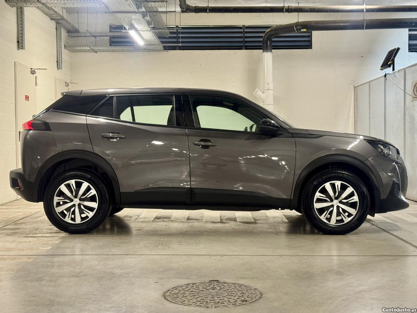 Peugeot 2008 1.2 PureTech Active Pack — fotografia 13