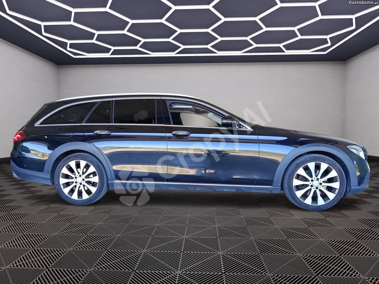 Mercedes-Benz E 220 4 matic — fotografia 6