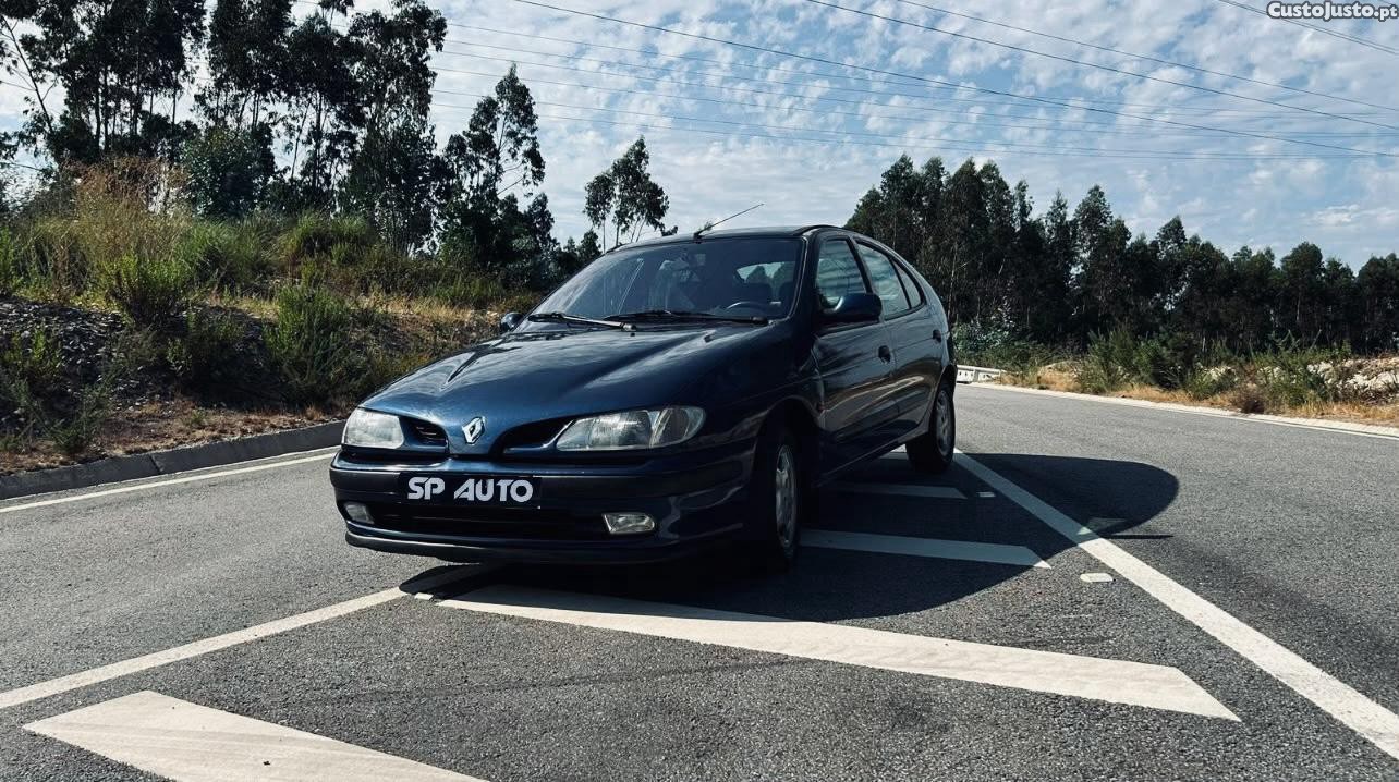 Renault Mégane 1.4 Symbol — fotografia 9