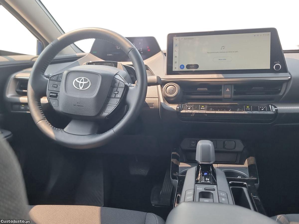Toyota Prius 2.0 Plug-in Luxury — fotografia 8