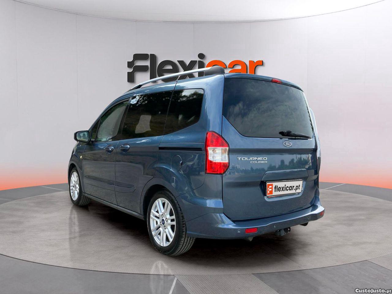 Ford Tourneo 1.0 EcoBoost Titanium — fotografia 14