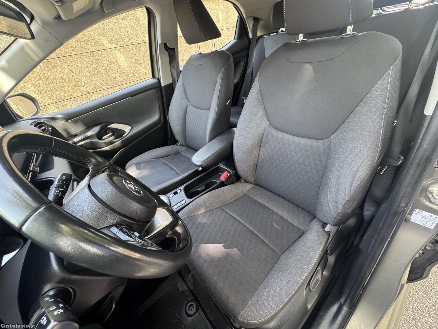 Toyota Yaris 1.5 Hybrid — fotografia 4