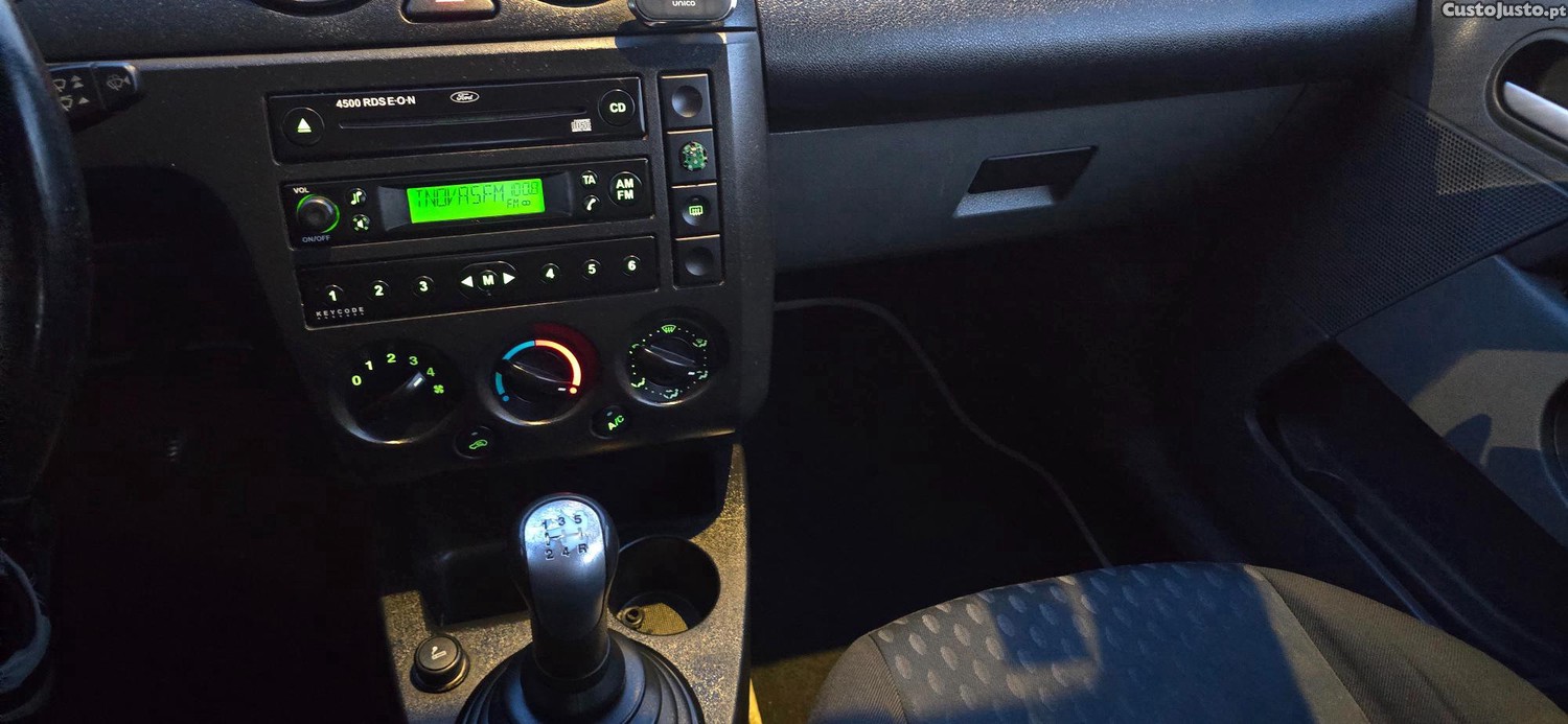 Ford Fiesta 1.400 — photo 4