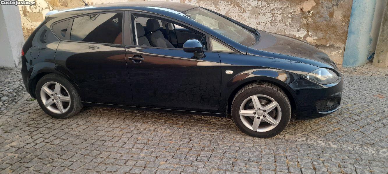 SEAT Leon . — fotografia 3