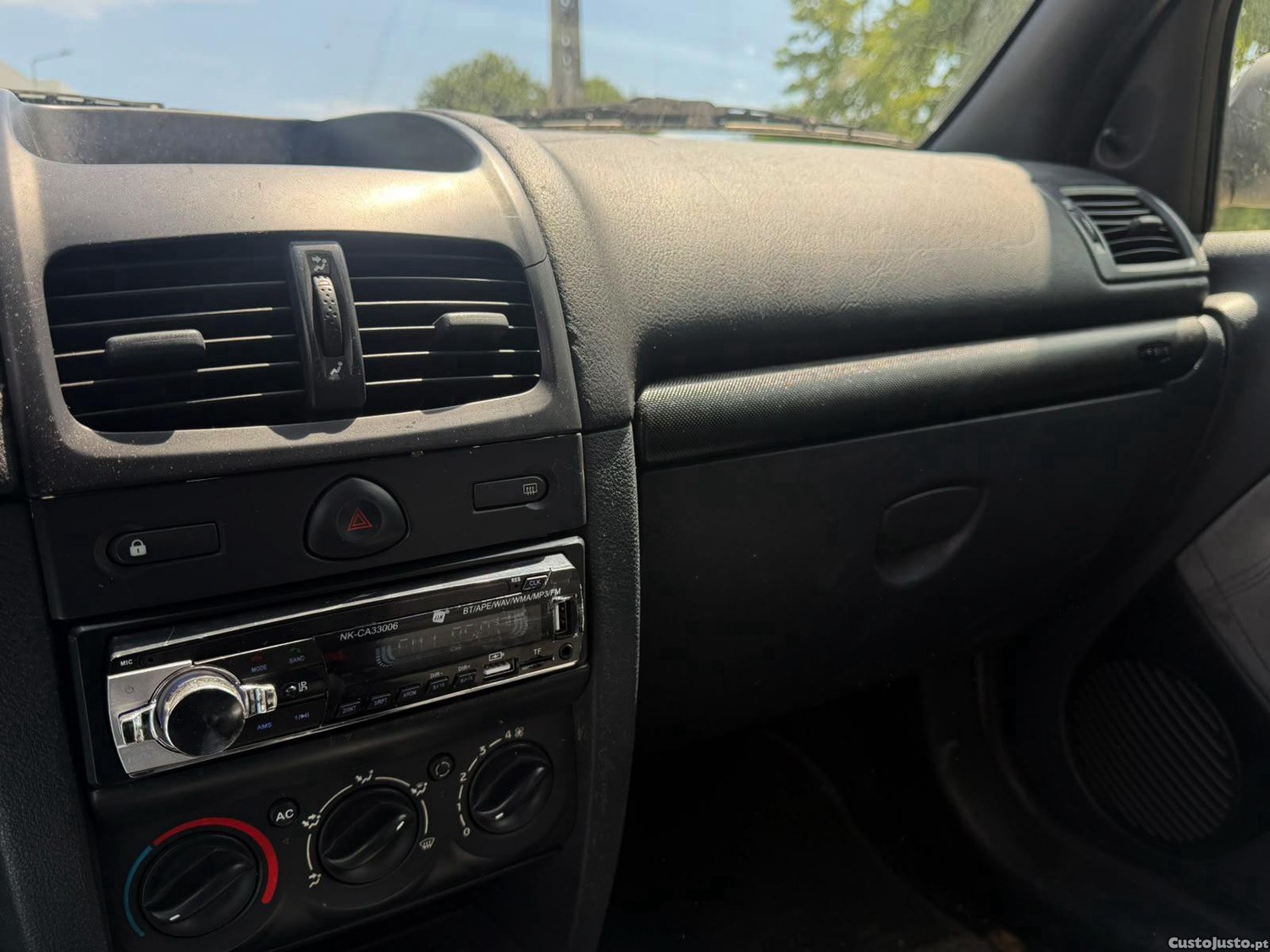 Renault Clio 1.5 Dci — fotografia 2