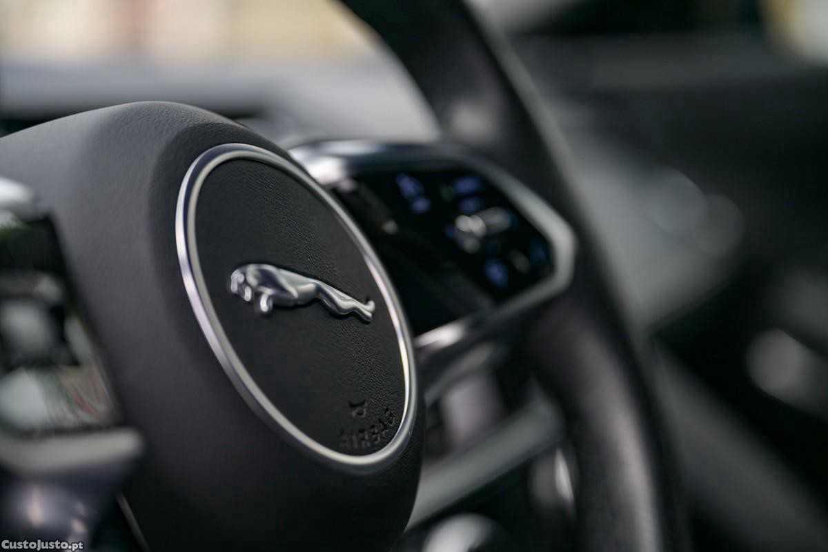 Jaguar E-Pace 1.5 P300e R-Dynamic SE AWD Aut. — fotografia 10
