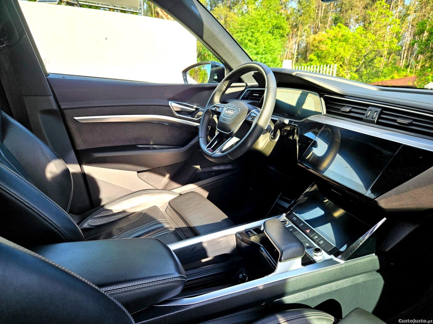 Audi Q8 Sportback 50 E-Tron — fotografia 2
