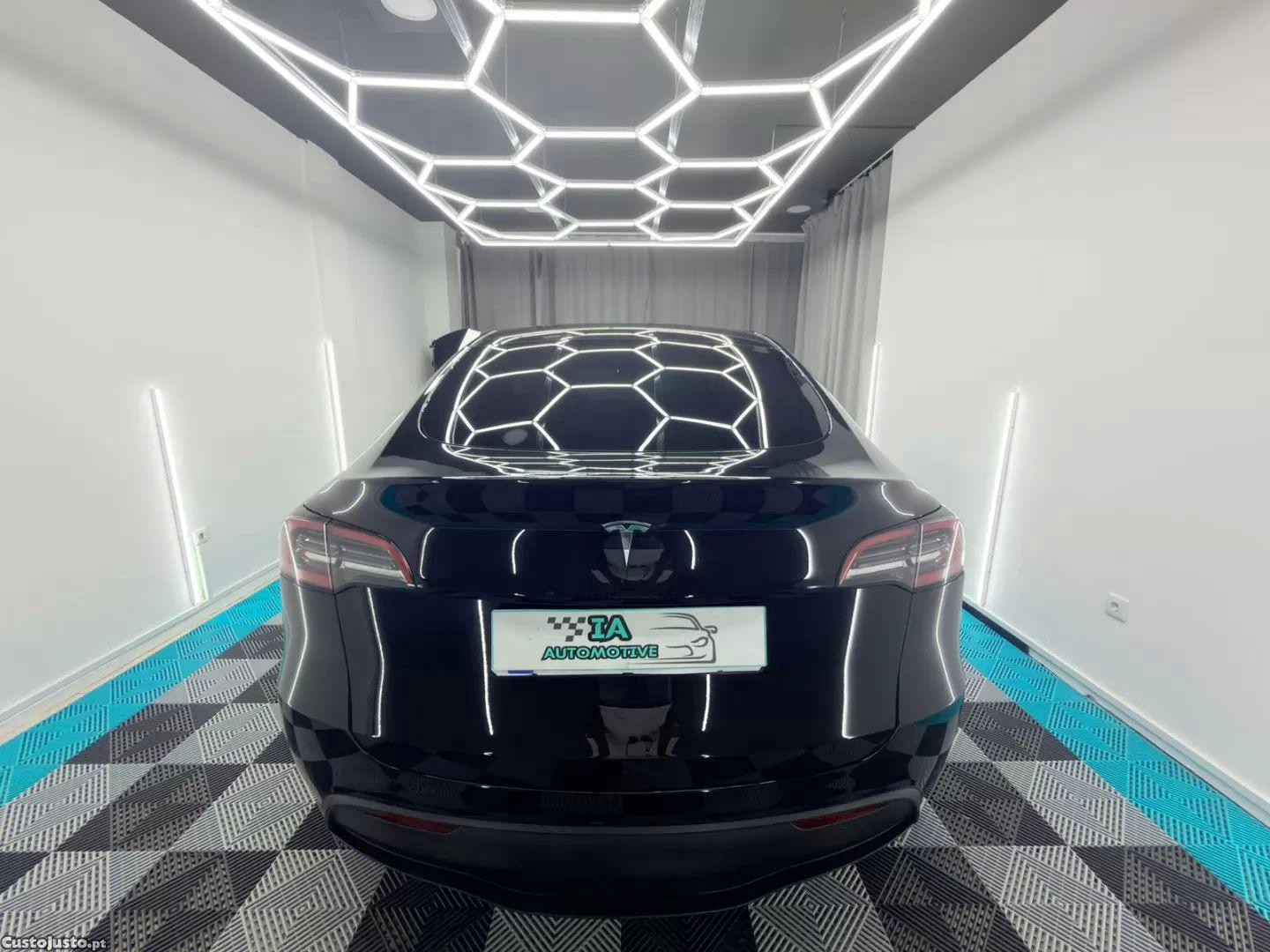 Tesla Model Y Standard range plus — fotografia 19